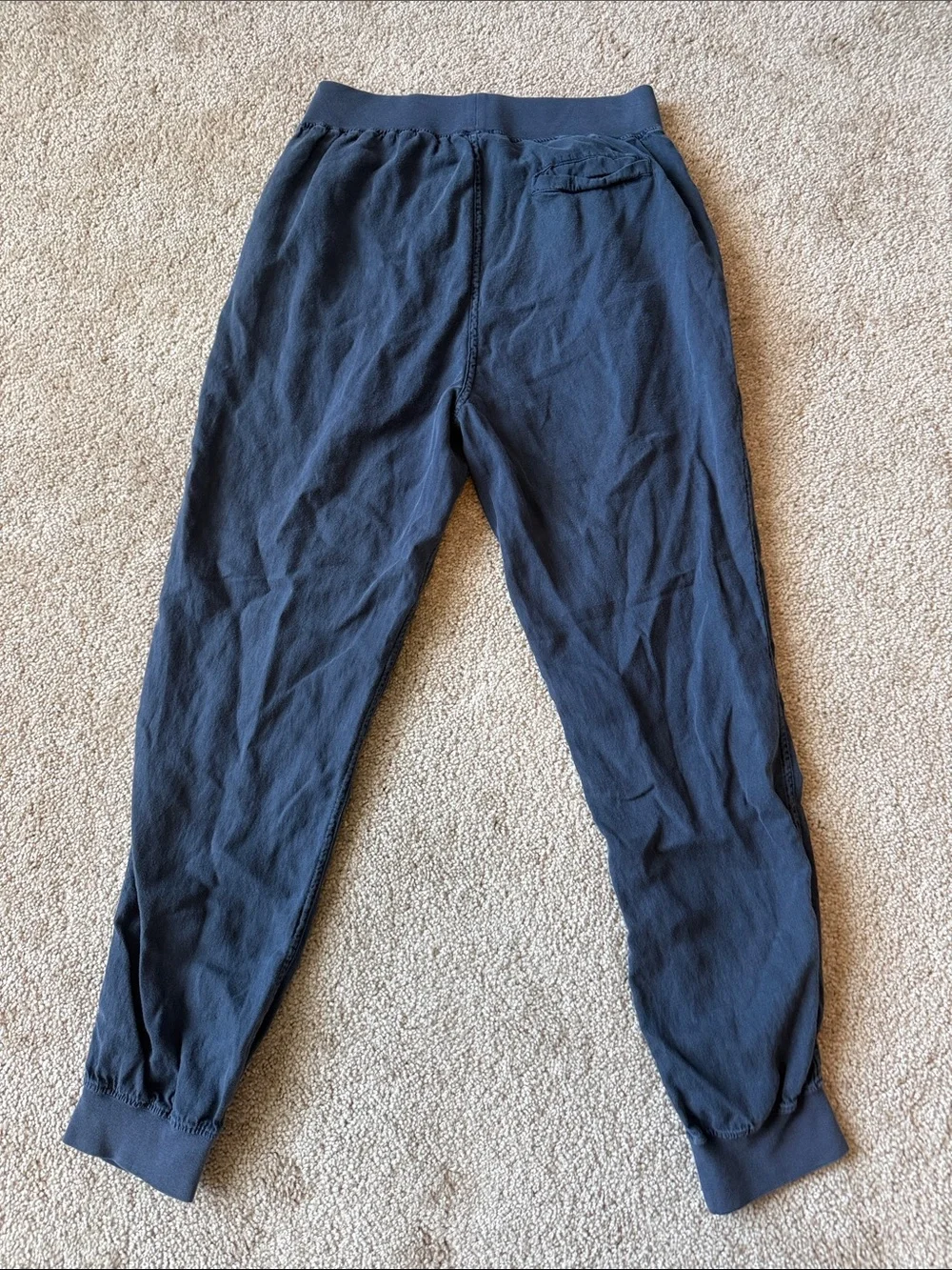 Faherty Arlie Day Linen Blend Jogger Pant in Navy Blue - Picture 3 of 9